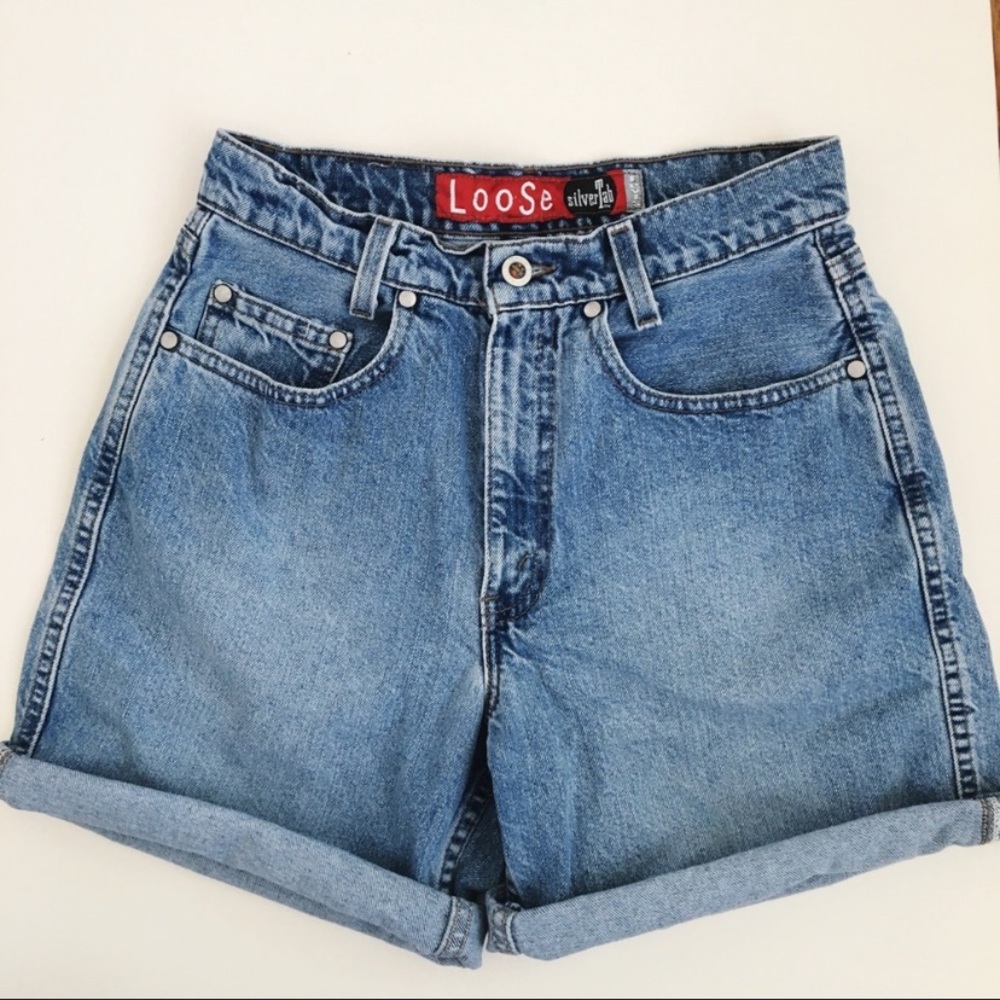 Vintage Levi’s SilverTab Shorts 28W
